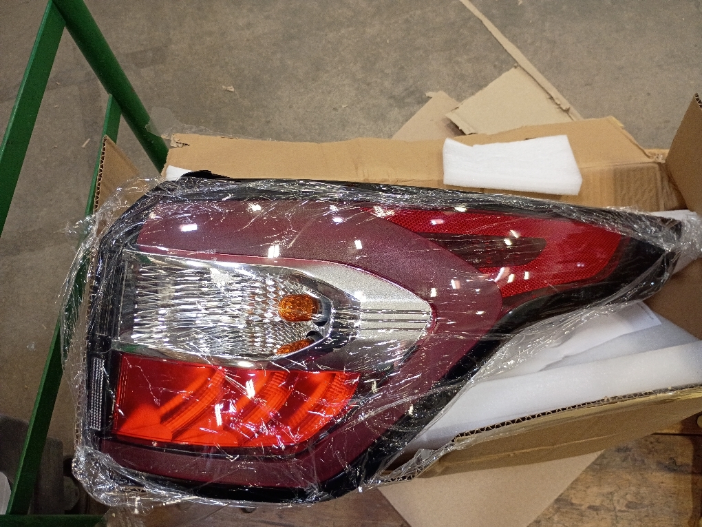 Tail Lights Compatible with 2017-2019 Ford Escape S,SE,SEL,Titanium | Halogen Outer Taillight Assembly Rear Brake Lamp Signal with Bulbs and Harnesses Right Passenger Side FO2805116C