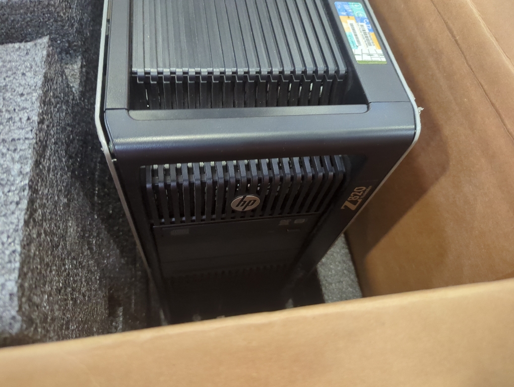 hp Z820 workstation with mouse and keyboard