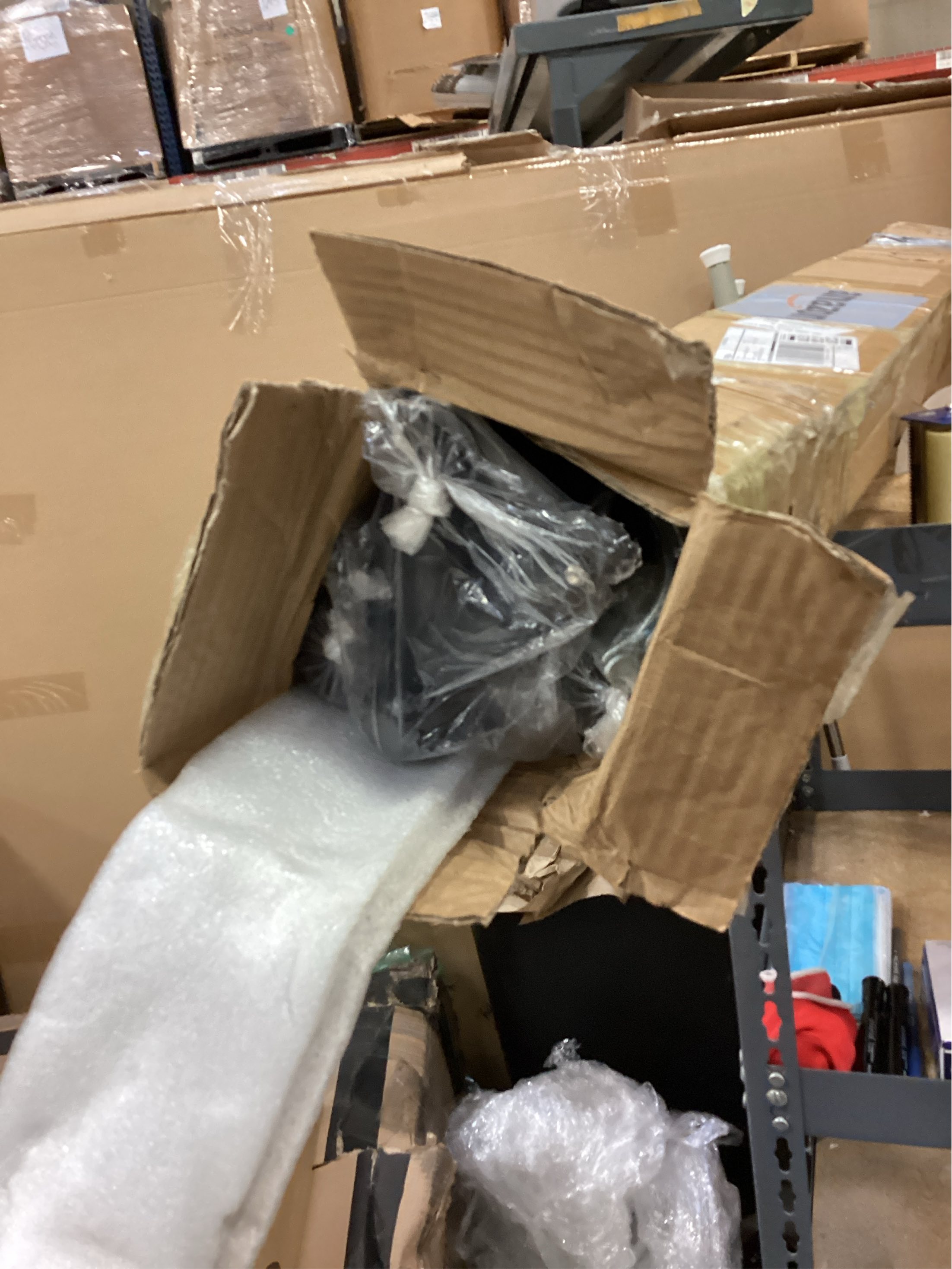 HSW Black Steel Game Hunting Hoist Rack, 500lb Capacity Deer Game Hanger Hoist, Heavy Duty Convenient Freehand Installation Support Stand for Field Processing (Black)