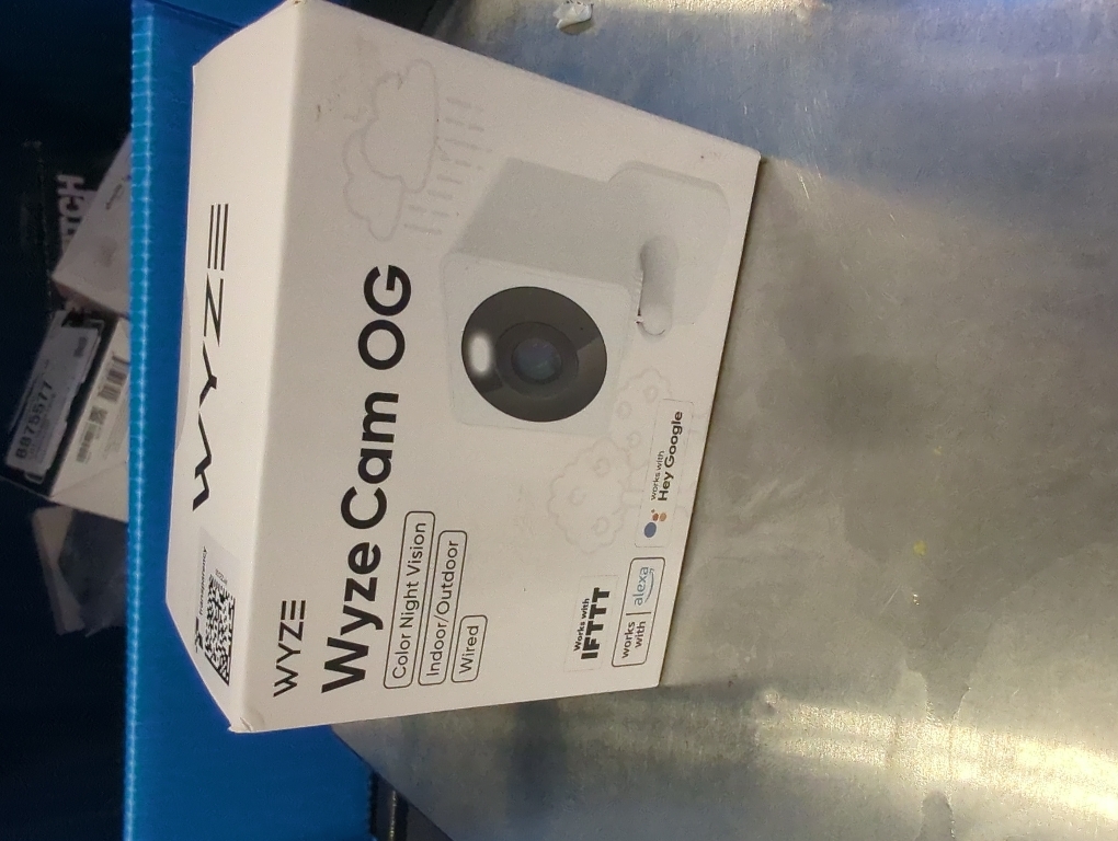 Wyze Cam OG Indoor/Outdoor 1080p Wi-Fi Smart Home Security Camera with Color Night Vision, Built-in Spotlight, Motion Detection, 2-Way Audio, Compatible with Alexa & Google, White, Free Expert Setup