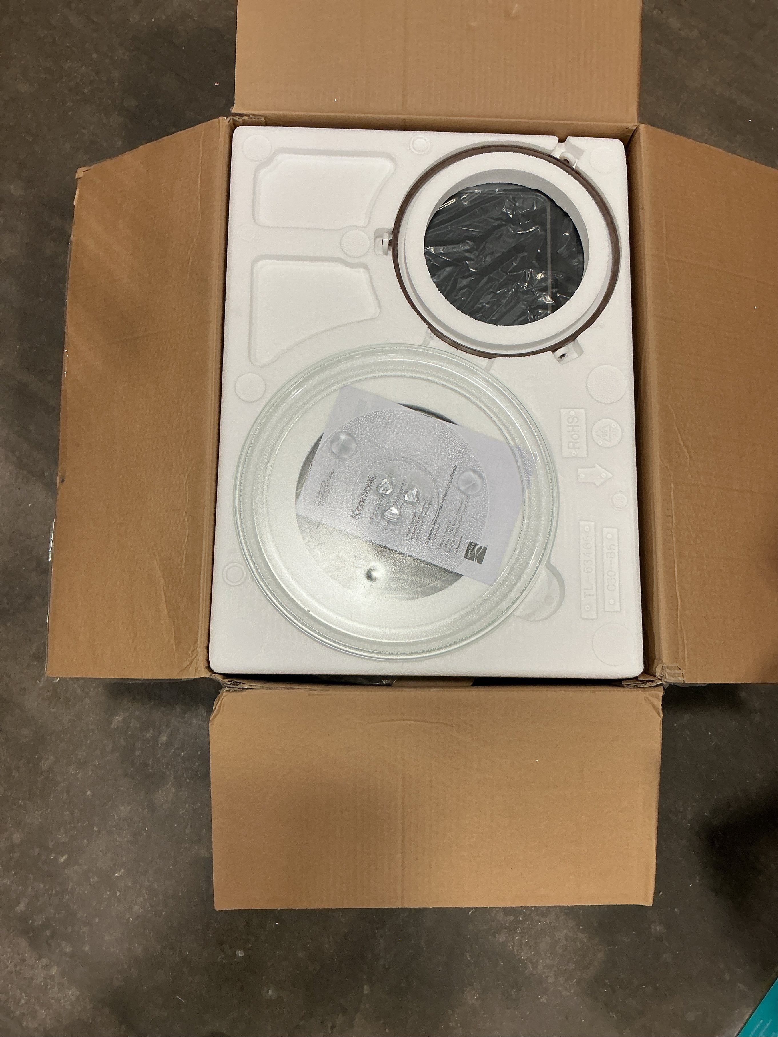 Kenmore 1.1 cu-ft Black Microwave - Black