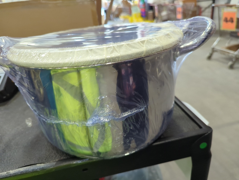 Stainless Steel Stock Pot - 8 Quart, Soup Pot Induction Compatible, Cooking Pot with Riveted Handle, Oven & Dishwasher Safe