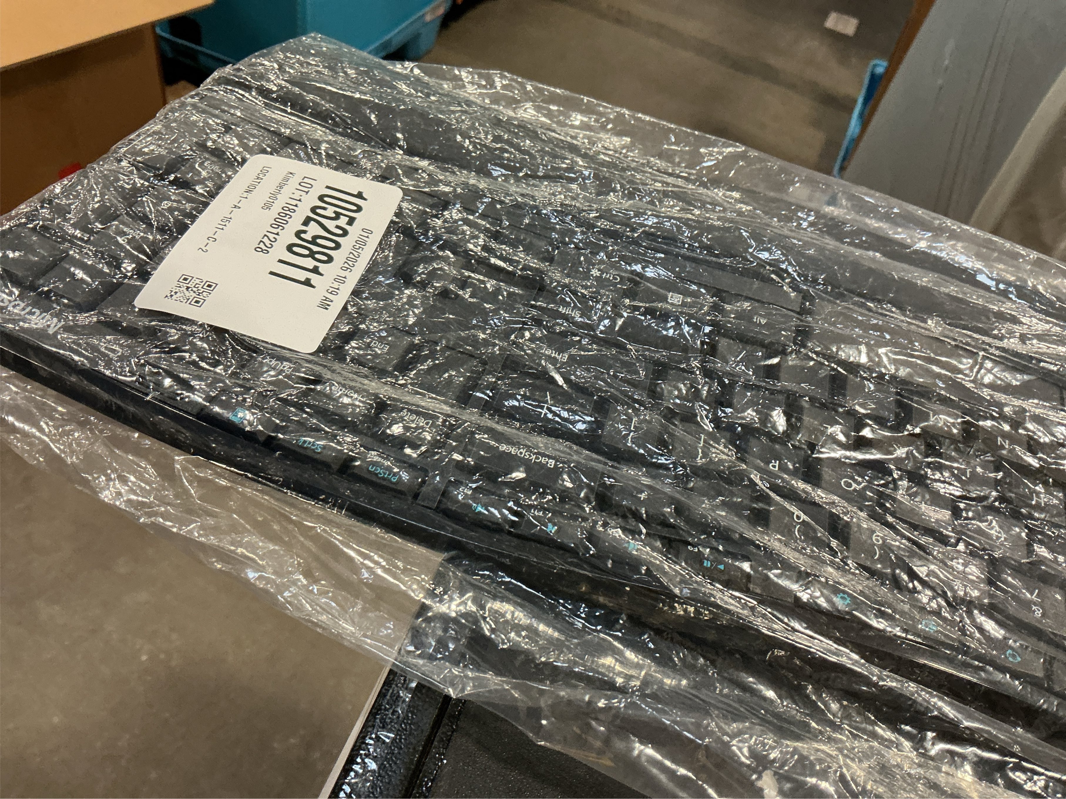 Microsoft Sculpt Comfort Desktop - Black - Wireless, Comfortable, Ergonomic Keyboard and Mouse Combo with Cushioned Palm Rest and USB Wireless Receiver