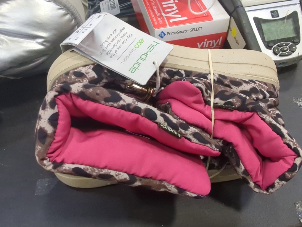 Size J3 Color brown Hey Dude boots