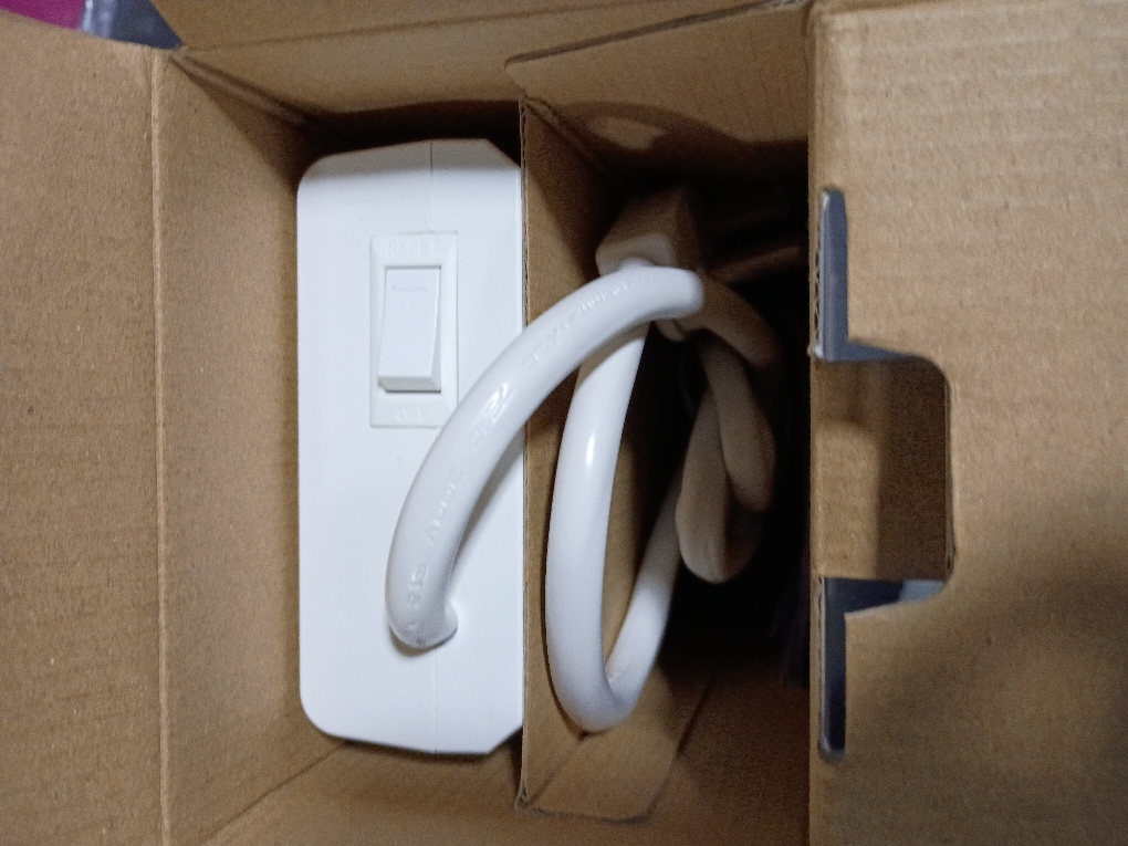 Insignia™ - 10-Outlet / 2-USB-C / 1-USB 2,400 Joules Surge Protector Strip with 6 Ft. Power Cord - White