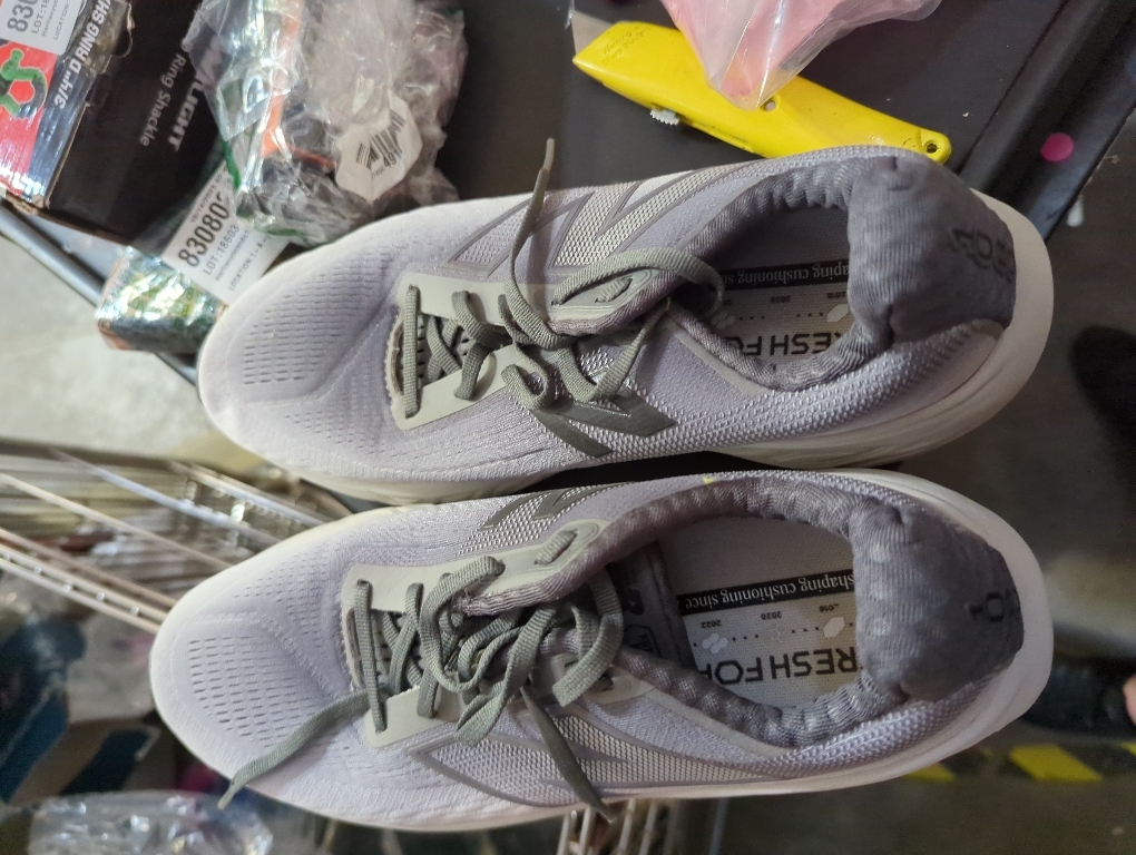 Size 9 Men's Sneaker