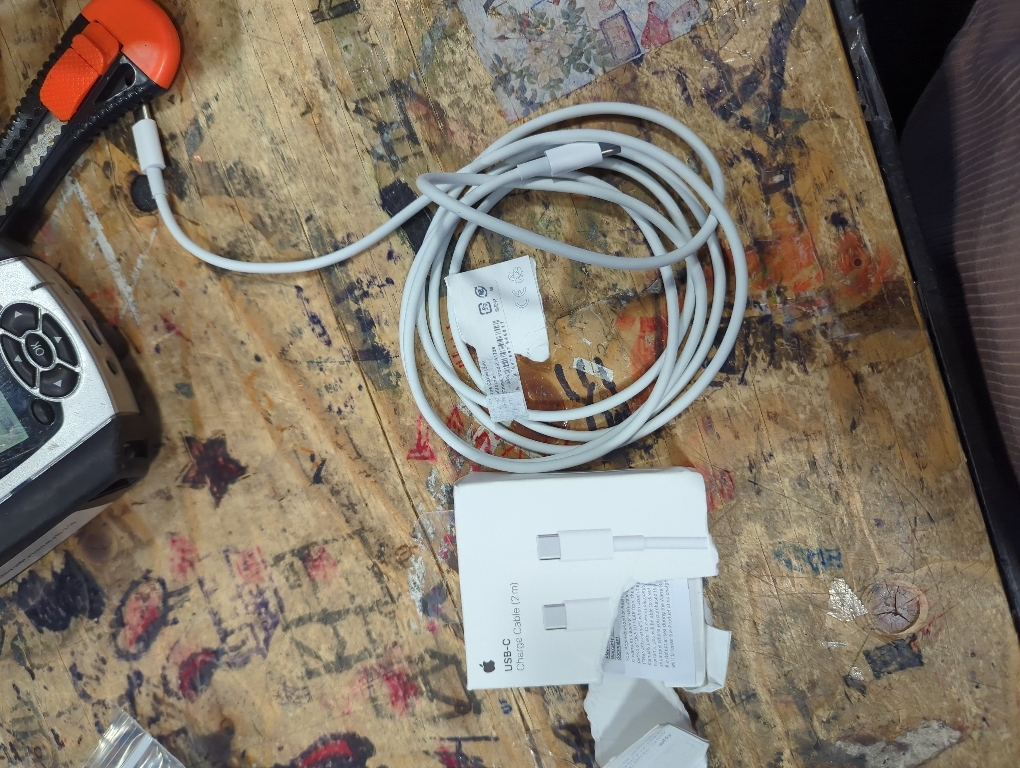 Apple 60W USB-C to USB-C Woven Charge Cable (1 m): Fast and Convenient Charging