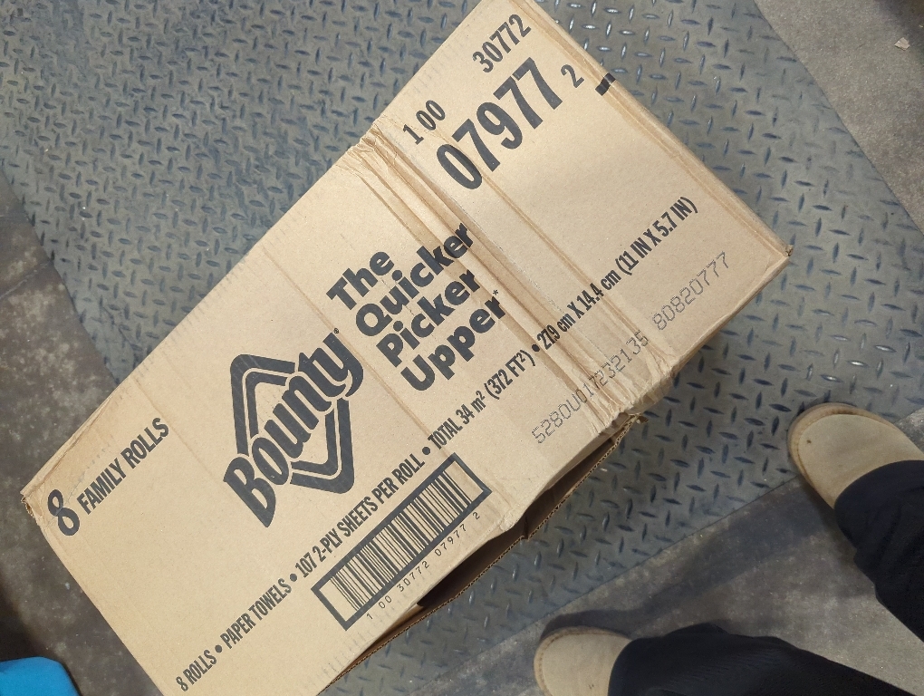 Bounty Quick Size Paper Towels, White, 8 Family Rolls = 20 Regular Rolls (Packaging May Vary)