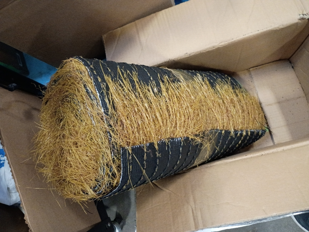 XLX TURF Synthetic Thatch Grass Roof for Western Party Decor Tiki Bar - Fireproof Artificial Hay Straw Roll Barn Wedding DIY Crafts Birthday Background Garden Fence Patio -