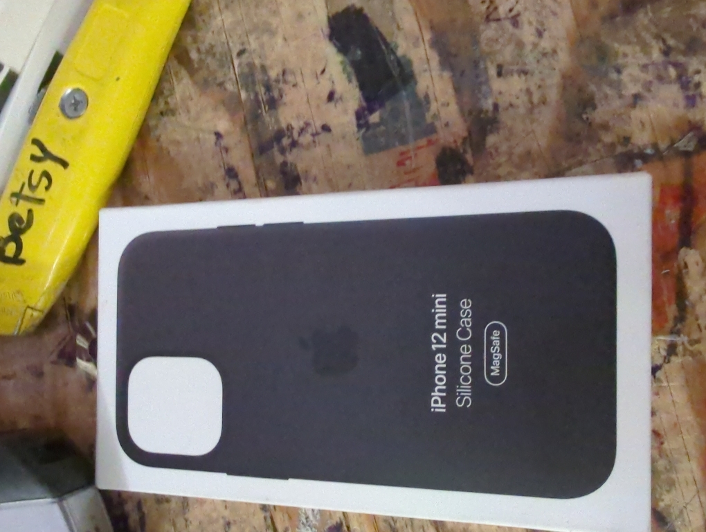 Apple iPhone 13 mini/iPhone 12 mini Silicone Case with MagSafe - Black