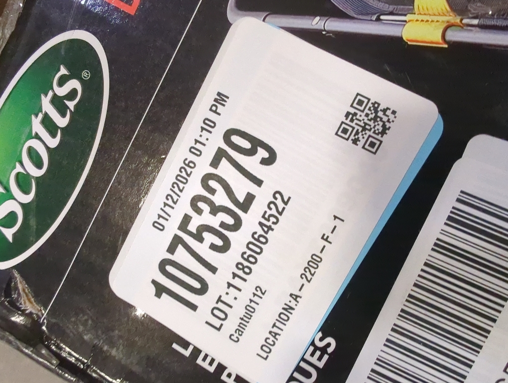 Scotts Outdoor Power Tools LSW70026S 26-Inch Push Lawn Sweeper, Black/Green