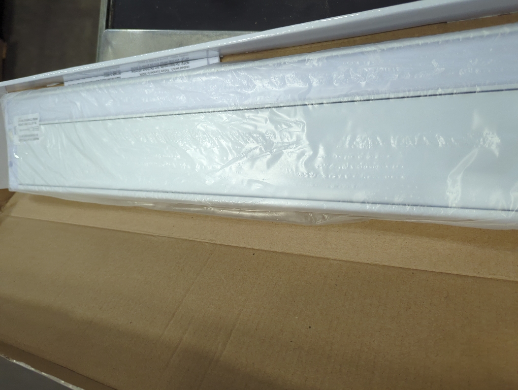 Kichler 6U Series 22 120V LED Under Cabinet Light in White, 2700K, (22 L x 4.25 W x 1 H), 6UCSK22WHT