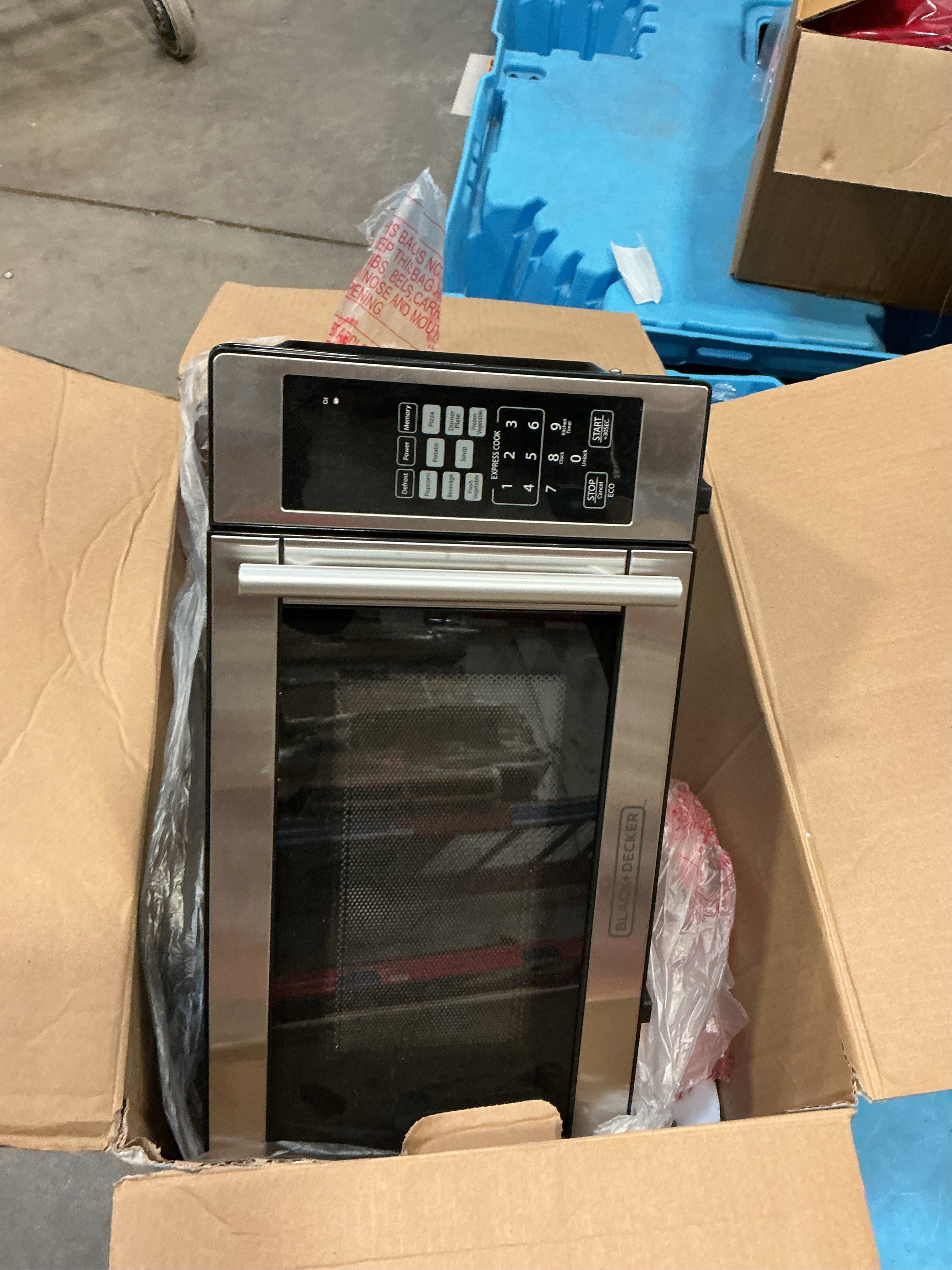 BLACK DECKER 0.7 cu ft Countertop Microwave Oven in Black