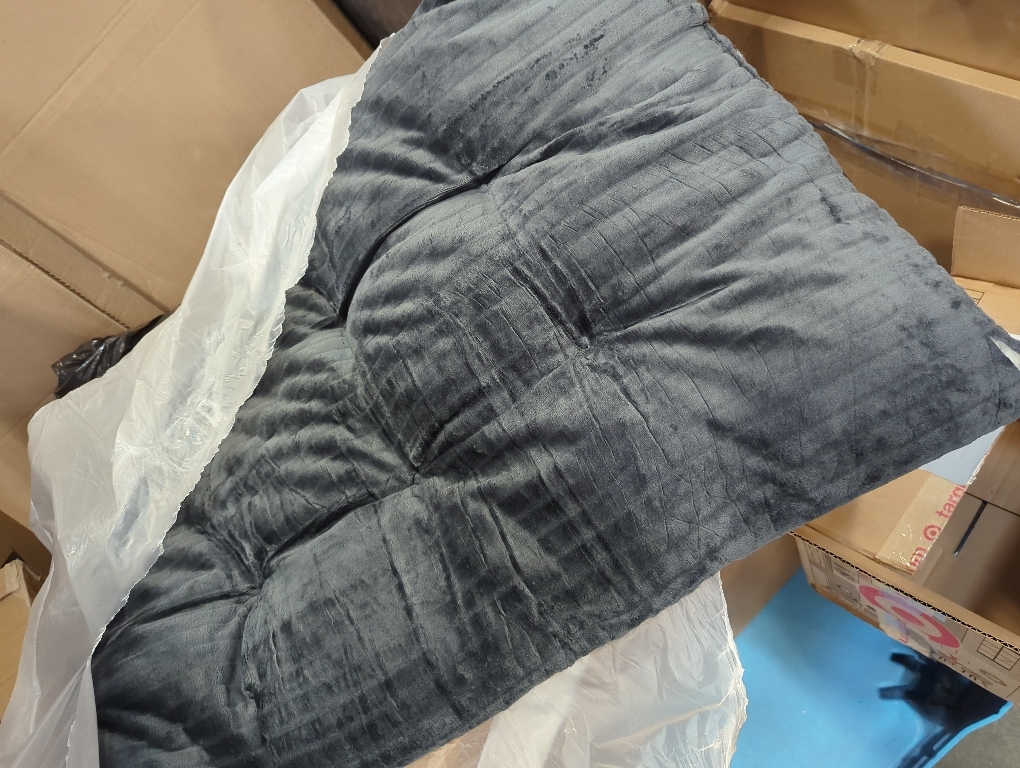 Dog Crate Bed Washable Dog Beds for Large Dogs Deluxe Thick Flannel Fluffy Comfy Kennel Pad Anti-Slip & Anti-Scratch Pet Sleeping Mat, 35 x 23 Inch, Gray