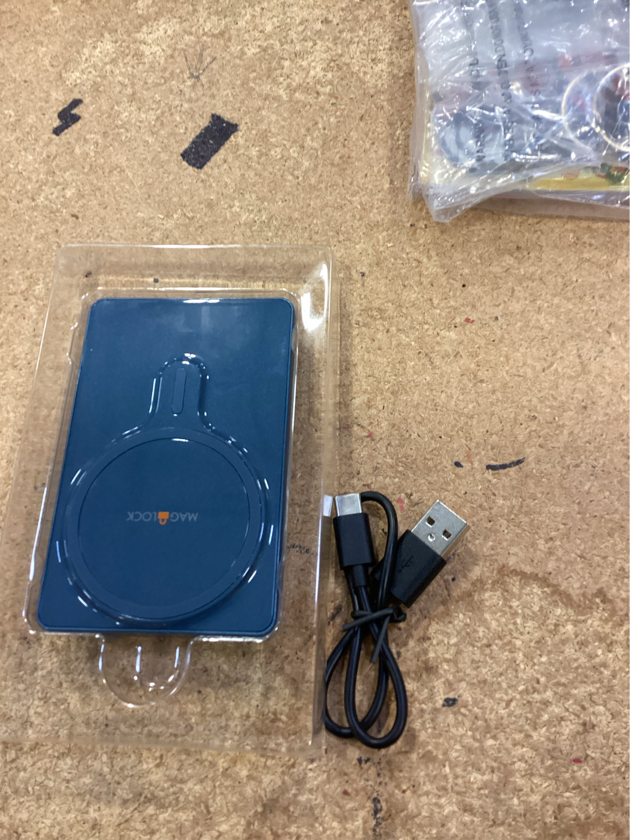 myCharge Maglock 3k 3000mAh/12W Wireless Charger   USB-C Power Bank - Blue