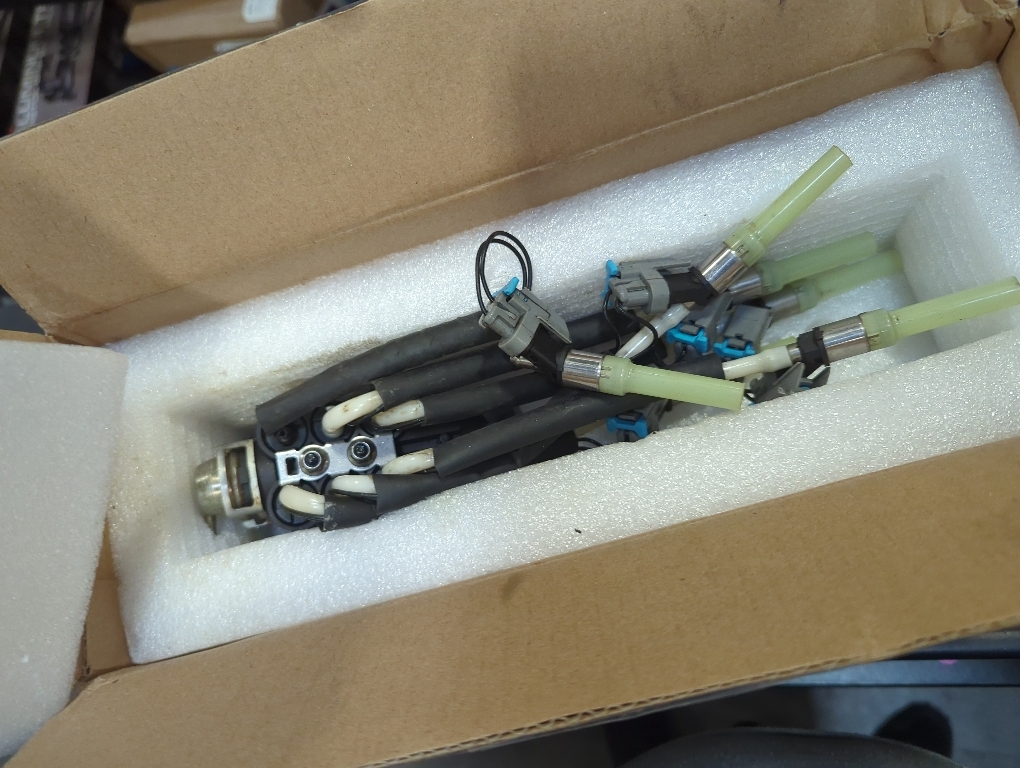 FJ503 Spider Fuel Injectors Assembly w/Bracket Upgraded 6 Cylinder Spider Injectors Compatible with Chevy, GMC, Isuzu, Oldsmobile Models 4.3L V6 Engine, Replace# FJ503, FJ10565