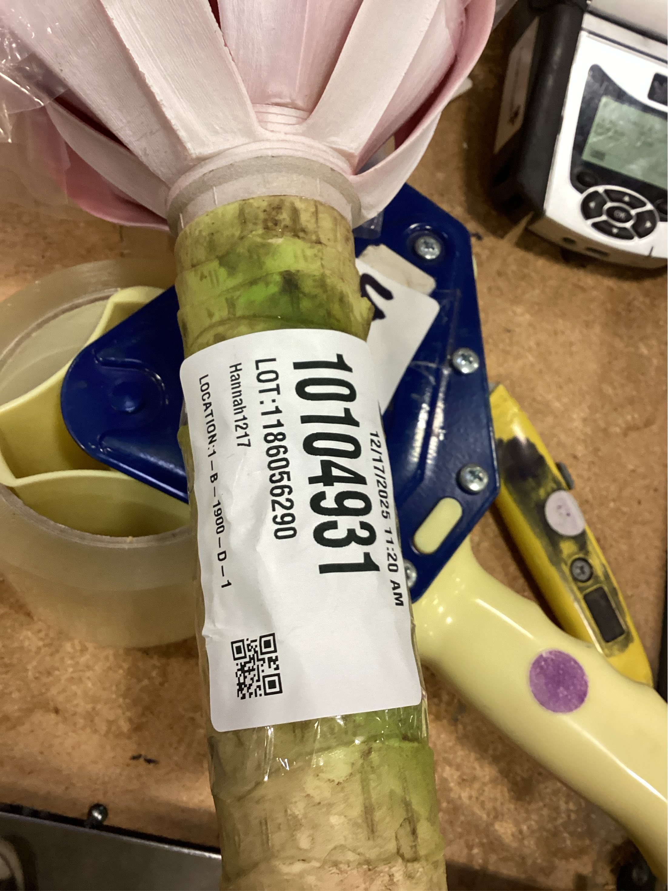 Velener Fake Agave Plant Outdoor, Artificial Plants Large Size for Indoor Decor, Faux Plant Dual Agave (22 inch,Red/White)-No Pot