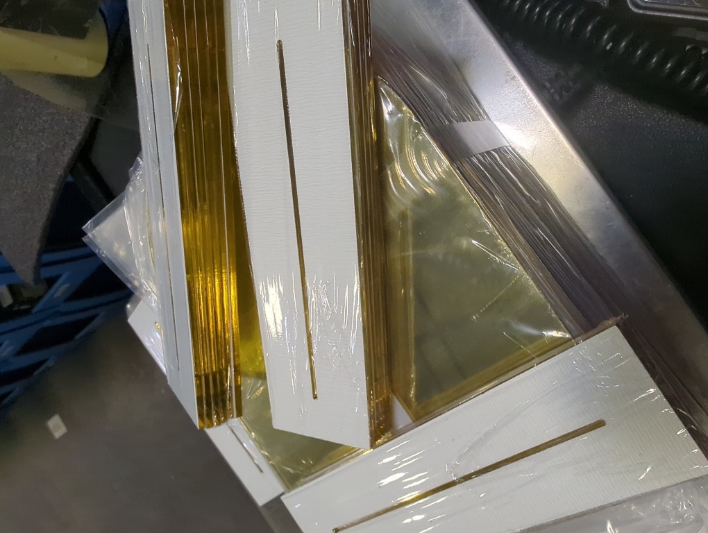 JOYIT Arch Wedding Table Numbers 1-30 with Stands – 5 X 7 Acrylic Mirrored Gold Table Number Holders, Perfect for Wedding Receptions, Parties, Anniversaries, and Events