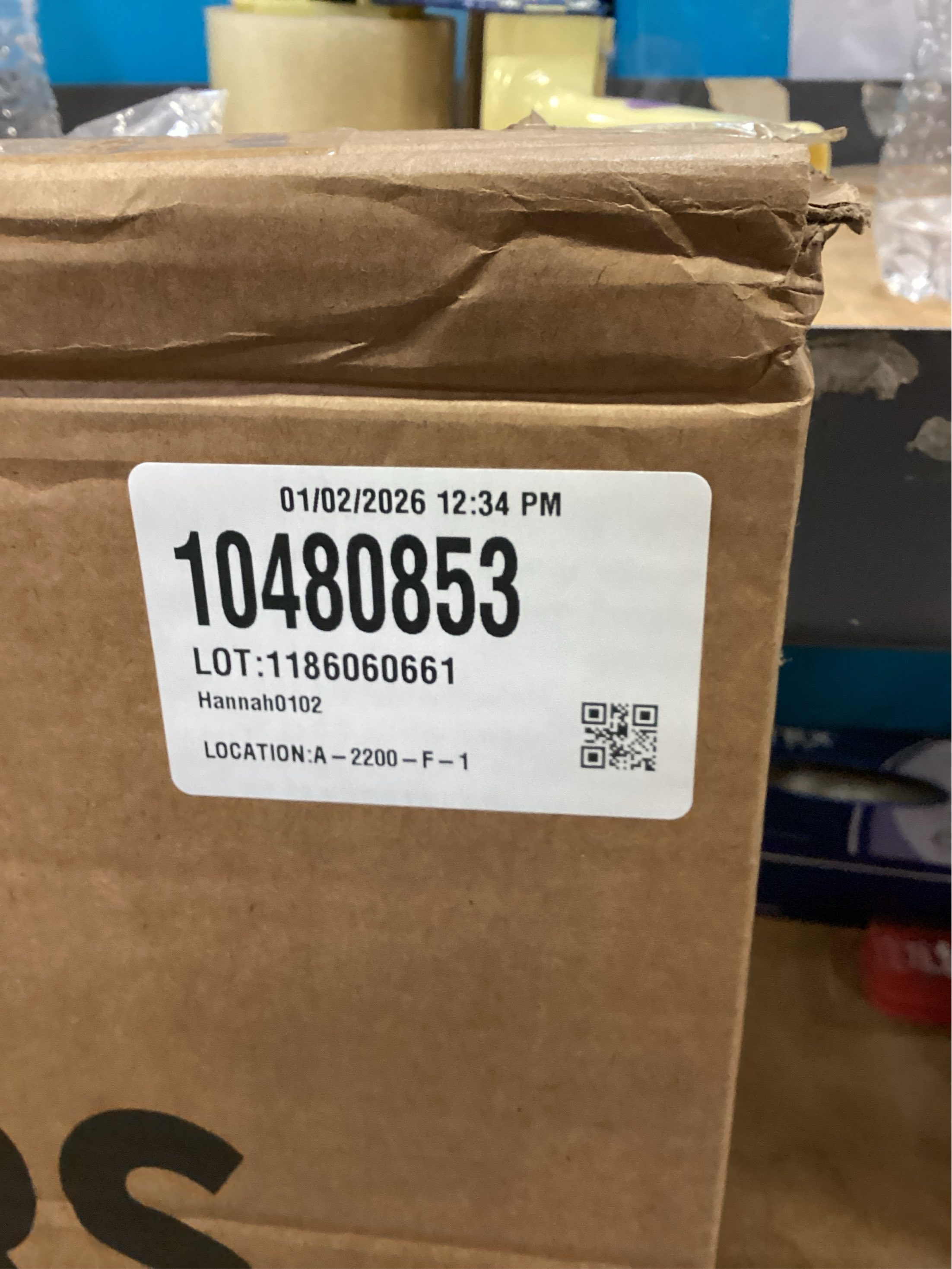 Taranta 3 Step Ladder, Lightweight Aluminum Step Stool with Convenient Handgrip, Folding Ladder with Anti-Slip Pedals, 330lbs Capacity Stepladder for Home, Office, Kitchen - White