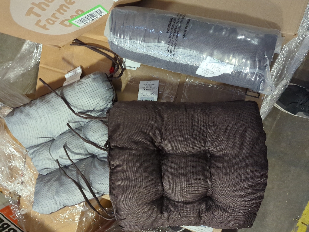 Love's cabin Memory Foam Chair Cushions Set of 4, Outdoor/Indoor Chair Pads for Dining Chairs 4 Pack, Seat Cushions for Kitchen, Dining Room, Office, Patio Chairs, 15.5x15.5x3.5 Coffee