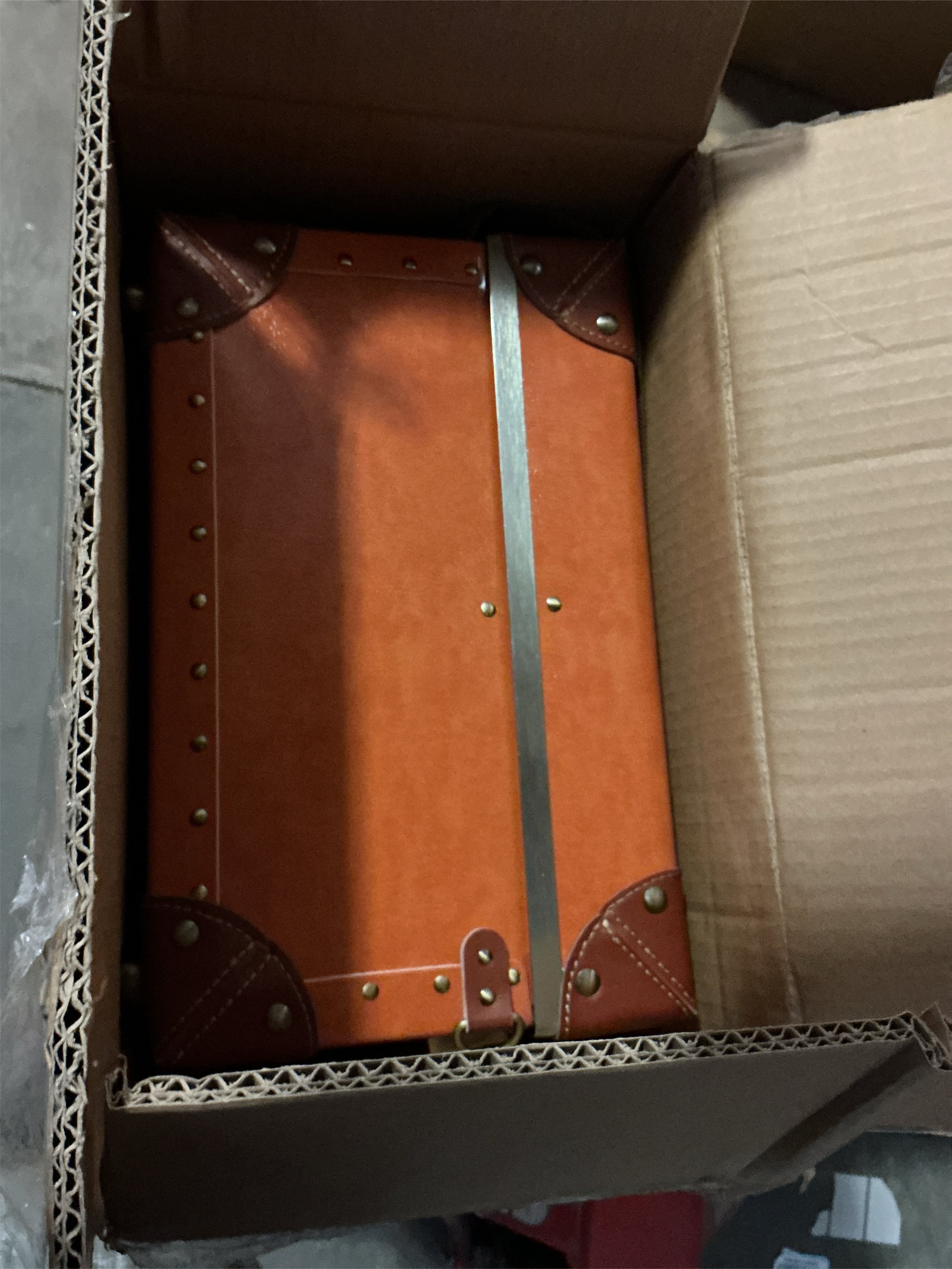 urecity Vintage and Cute Carry-on Overnight Case Non-wheeled Mini Leather Trunk Suitcase with Shoulder Strap