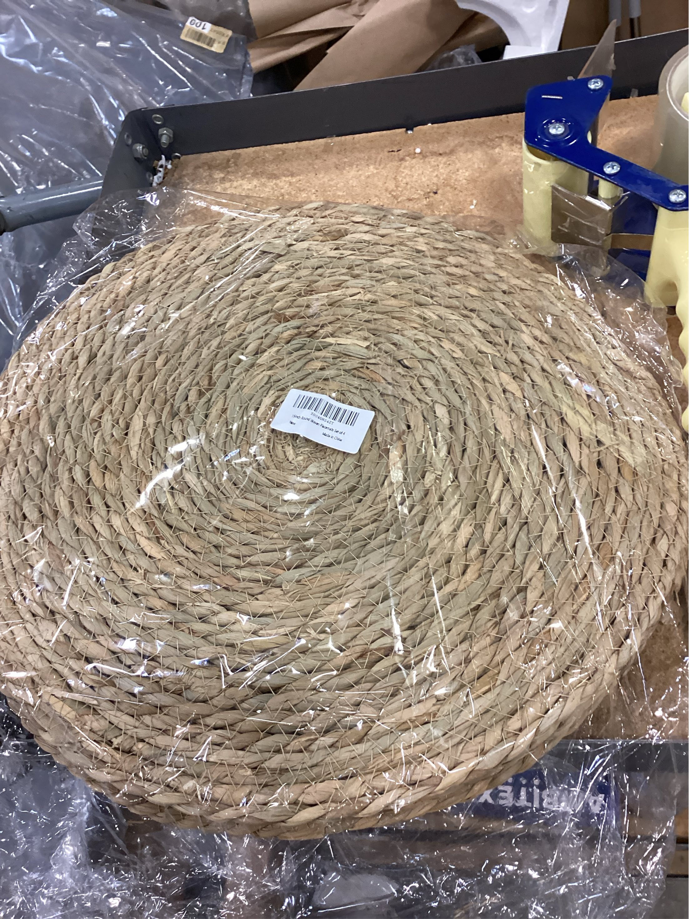 15 inch Round Woven Placemats Set of 4, Boho Rattan Natural Hand-Woven Water Hyacinth Placemats, Chargers for Dinner Plates, Farmhouse Weave Place Mats, Rustic Wicker Table Mats Decor for Home,Wedding