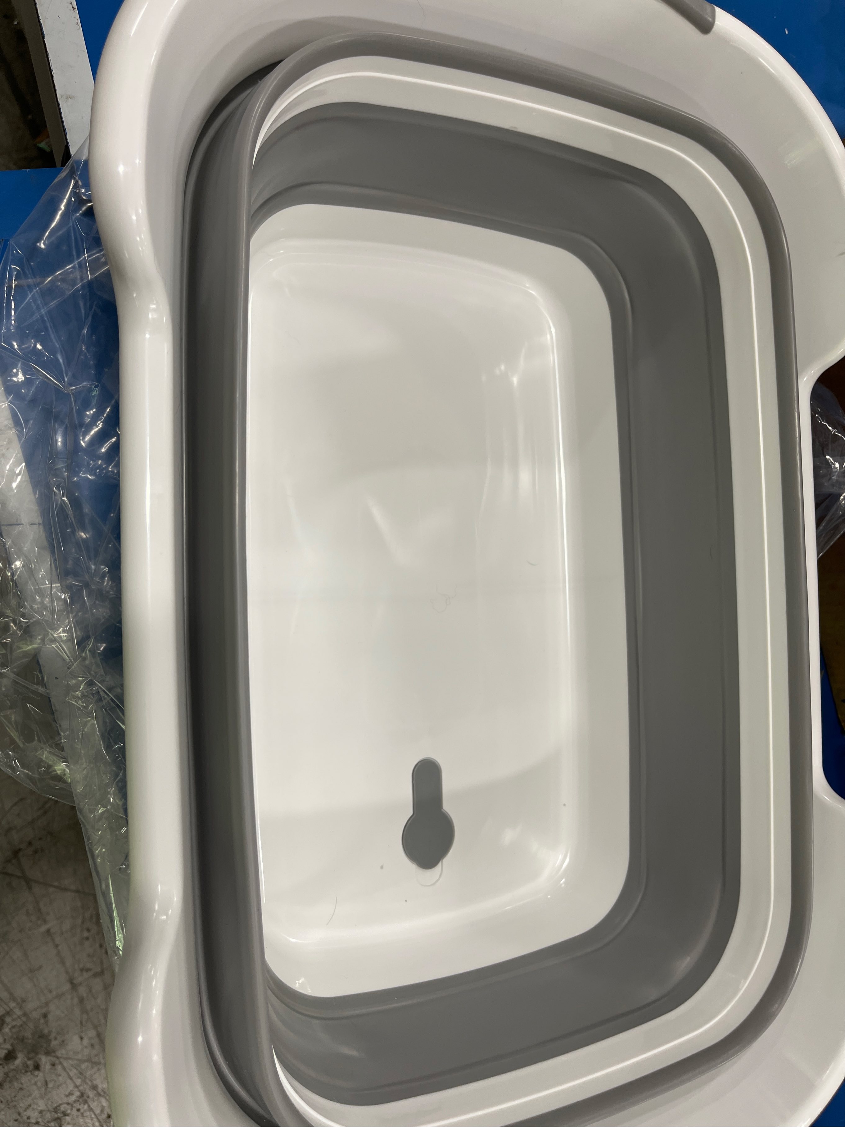 CYGNE Dog Bath Tub with Water Drain Plug, Collapsible Bathtub for Dog Washing and Grooming, Portable Foldable Space Saving Design for Pet Puppy Small Dogs Cats, BPA Free, Gray