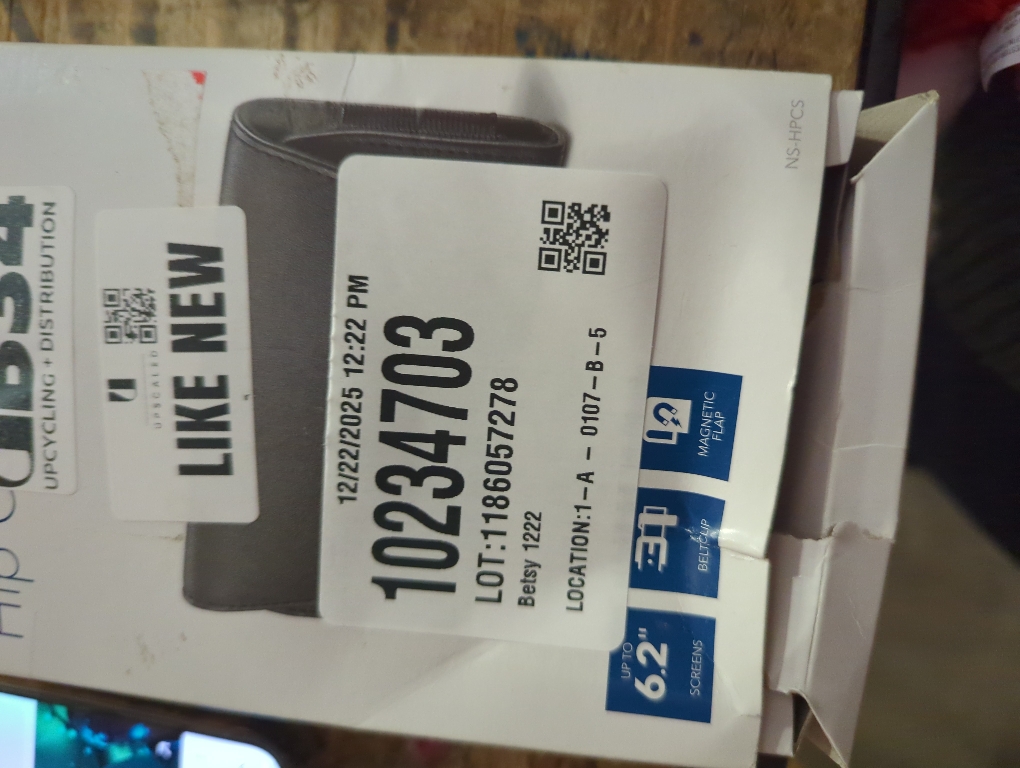 Insignia™ - Universal Holster Case for Screens up to 6 - Black