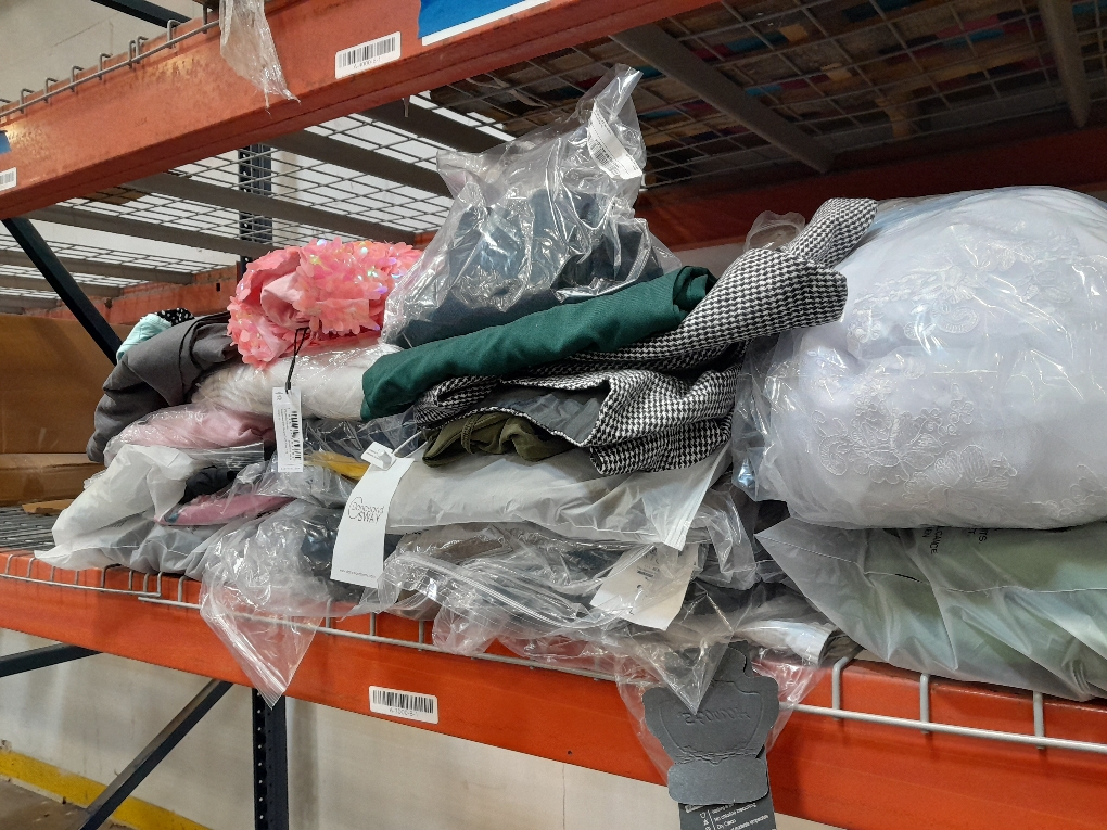 Bag of 25 NEW assorted Clothing 1186090851