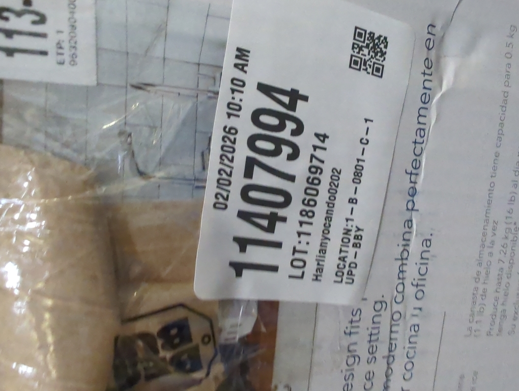 Insignia™ - 16 Lb. Portable Icemaker with Ice Scoop and Scoop Holder - Black