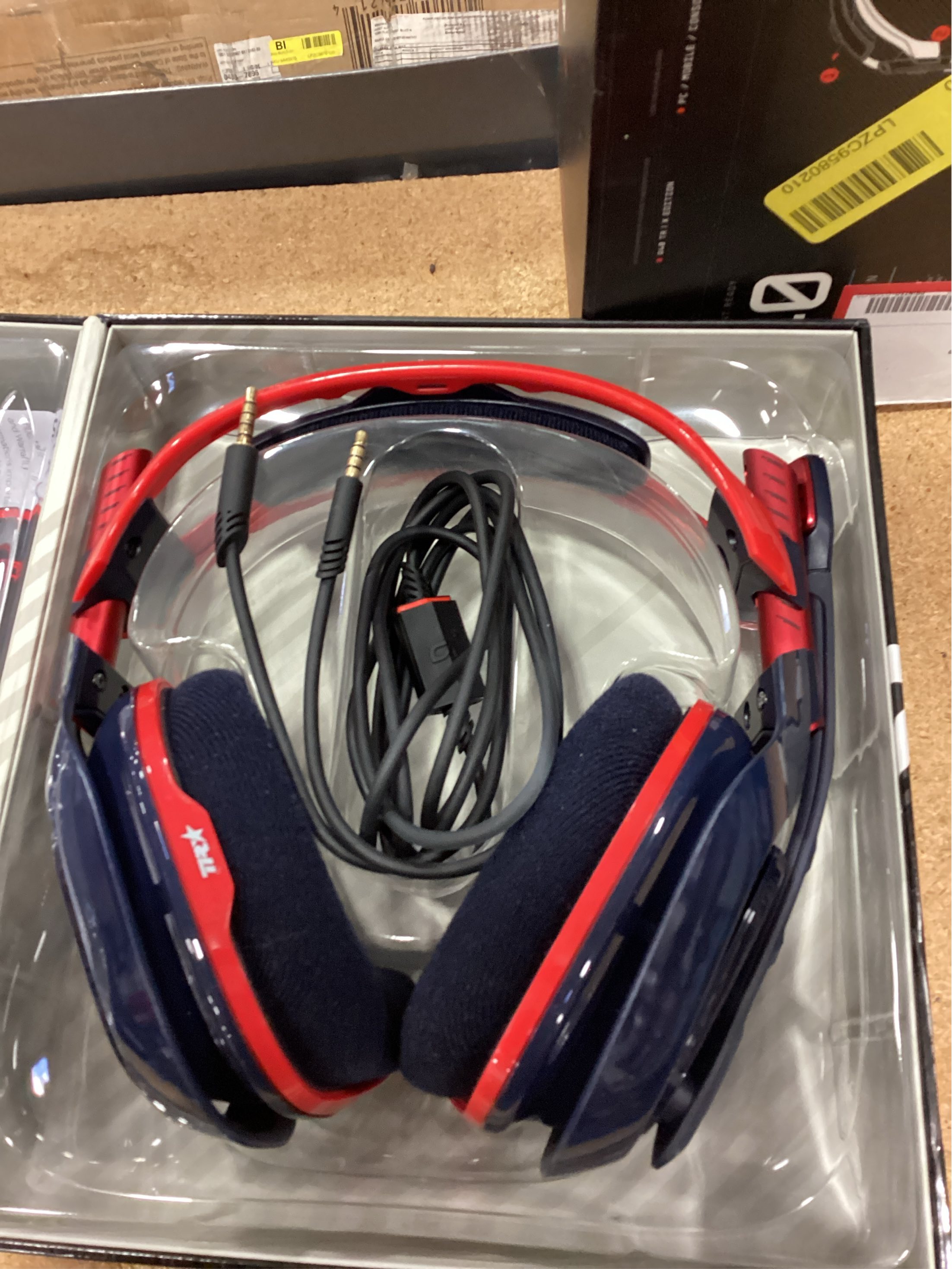 Astro Gaming - A40 TR X-Edition Wired Gaming Headset for Xbox One, Xbox Series X|S, PS5, PS4 - Red/Black