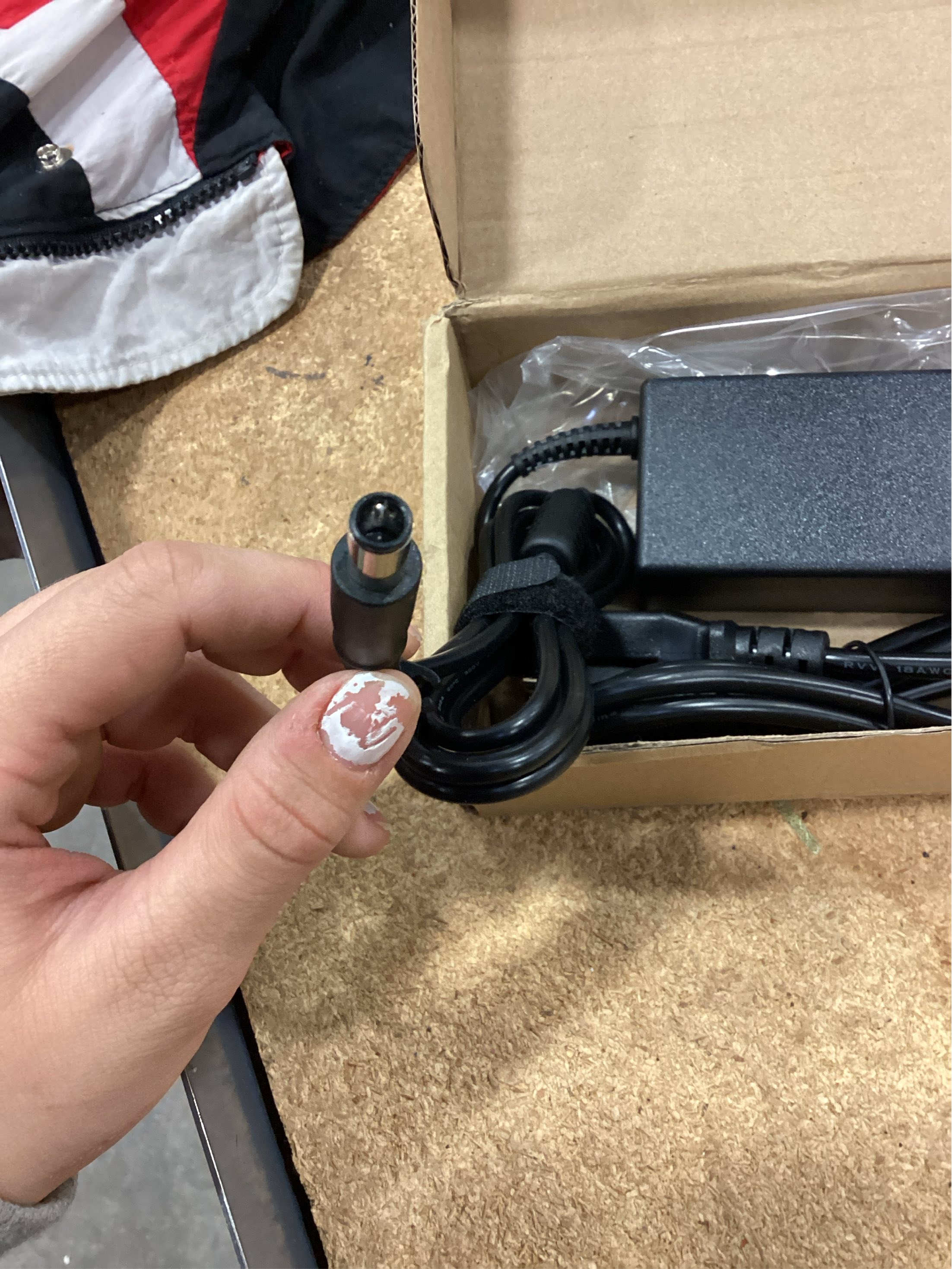 UpBright 19V AC/DC Adapter Compatible with Asus ADP-40KD BB ADP-40KDBB ADP40KD BB ADP40KDBB Delta Electronics Acer 19 V 2.1 A 19VDC 2.1A 40W DC19V 2100mA 19.0 LPS Power Supply Cord Battery Charger PSU