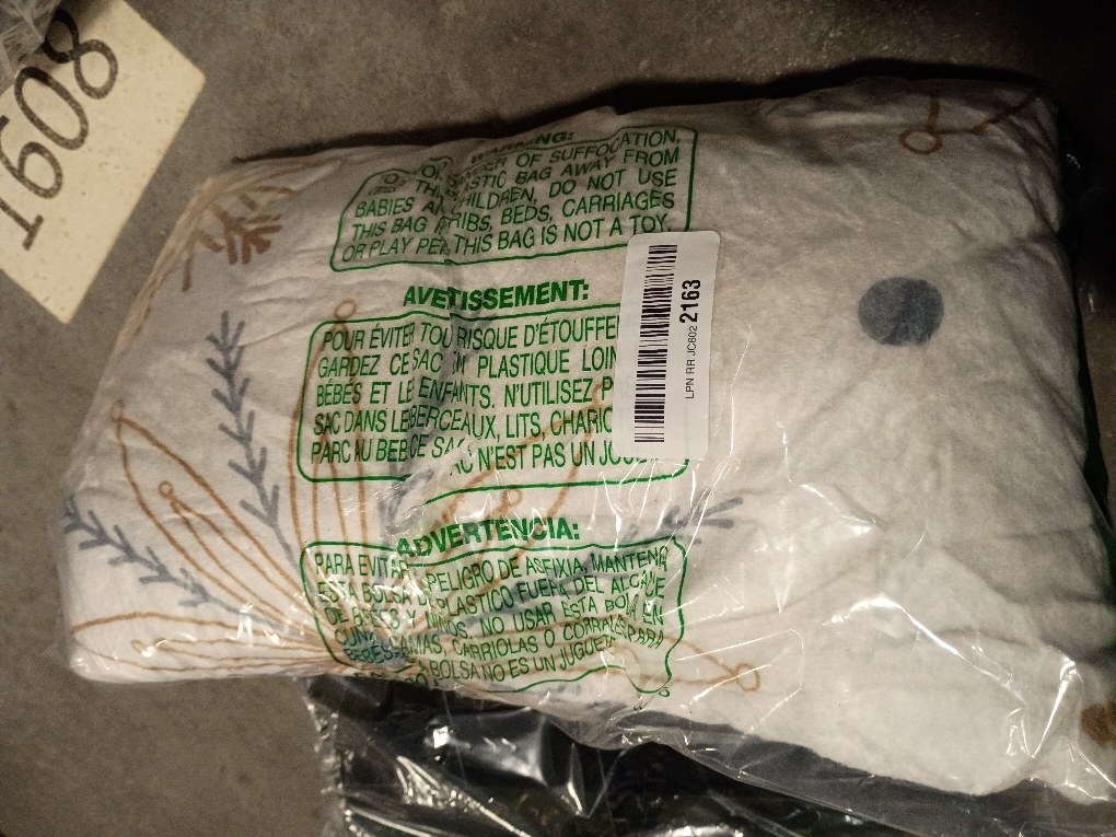 Buryeah 50'' x 60'' Winter Snowflake Throw Blanket White Let It Snow Blanket Plush Warm Gold Silver Christmas Winter Decor for Sofa Couch Bed