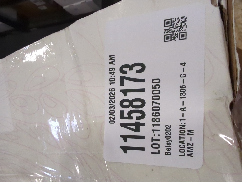 Soft white blanket for beds and sofas, perfect for snuggling.