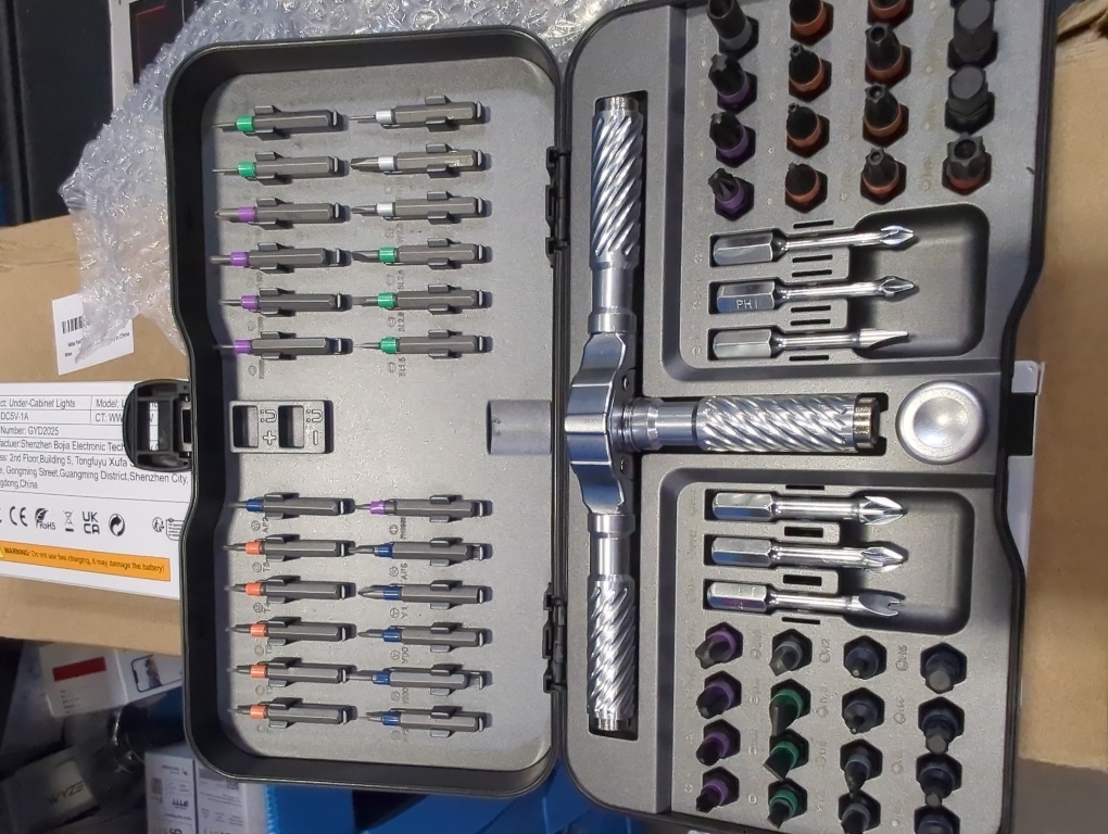 VMAN Ratchet Screwdriver Set, 66 in 1 magnetic Screwdriver sets, S2 Steel Bits, DIY Combination Flexible Shaft, Suitable for Furniture Assembly, Precision Electrical Appliance Repair, Bicycle Tools