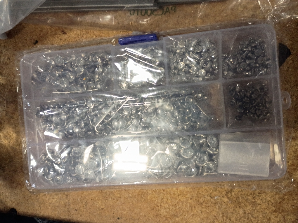 RUBYCA 600 Sets Czech White Clear Crystal Rhinestone Rapid Rivets Silver Color Metal Studs DIY LeatherCraft Kit for Clothing, Wedding, Art and Crafts with a Leather Hole Punch Tool