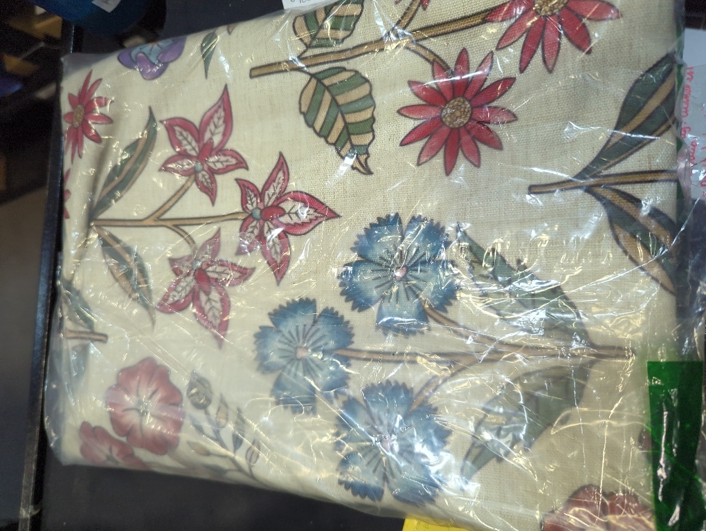 Floral and Tan French Linen Tablecloth for Rectangle Tables,Vintage Multiple Prints Table Cloth,Wrinkle Free Tablecloths,Decor Table Cover for Kitchen,Dining,Tea Party,Home,Christmas