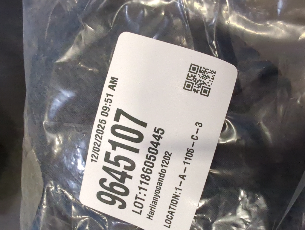 Size M Real essentials Men's Mesh Short