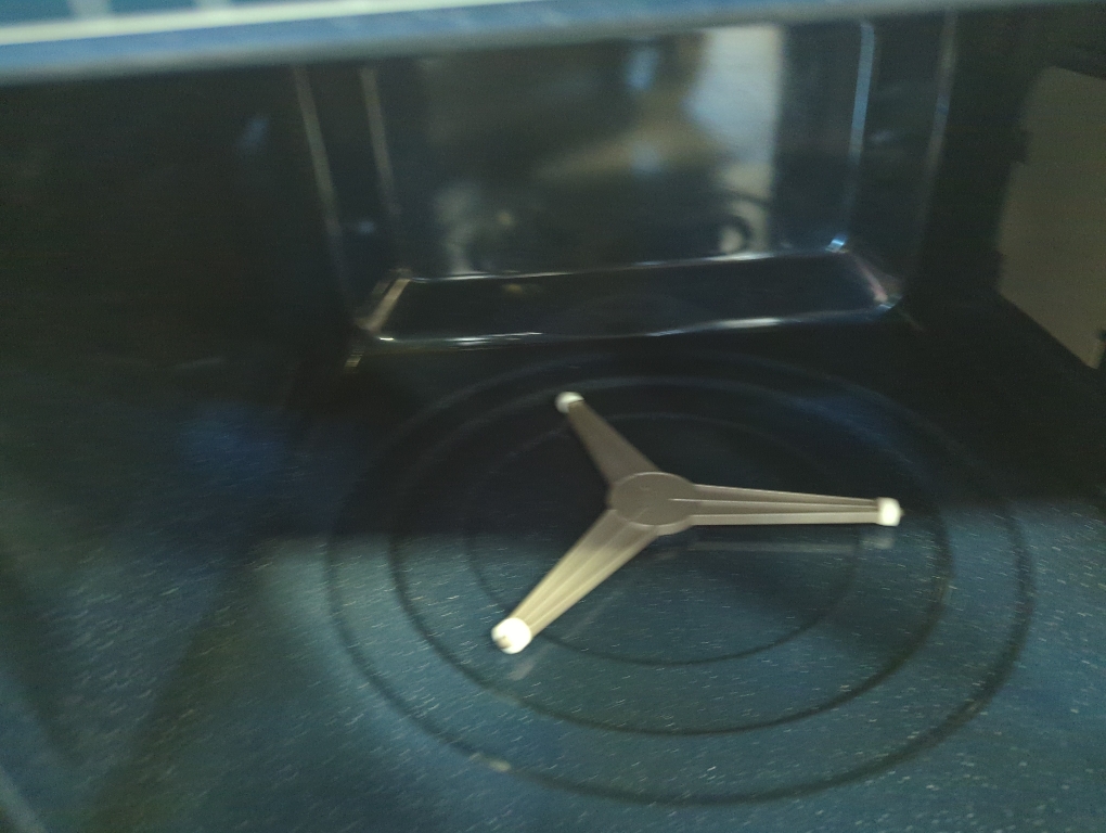 SAMSUNG Microwave Oven 1.9 CU FT Sensor Cook Ceramic Enamel