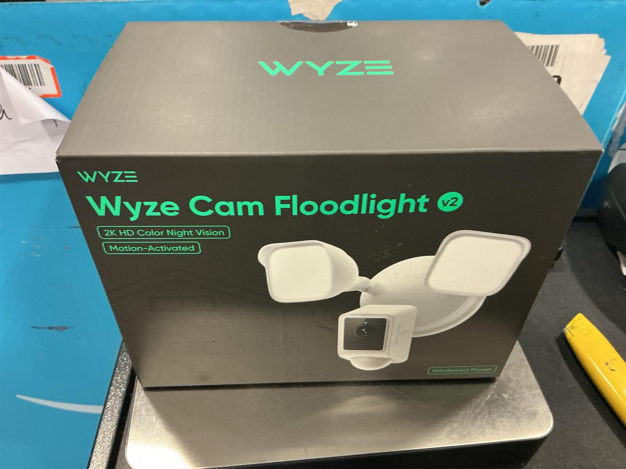 WYZE Floodlight Camera v2, Security Camera Outdoor, 2K HD with Color Night Vision, 2800-Lumen LEDs, 160° Wide View, 105dB Siren, Works with Alexa & Google Assistant, Wired, Free Expert Support