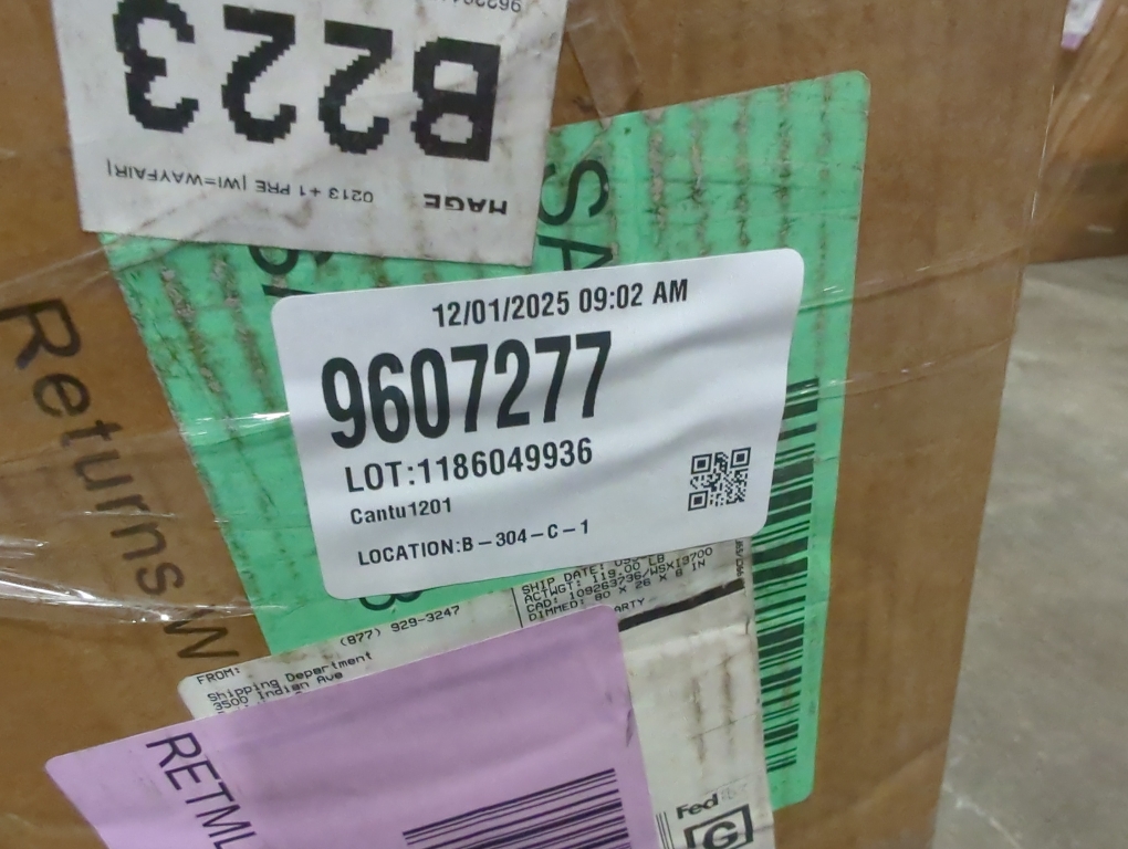 Belo Upholstered King Platform White Bed