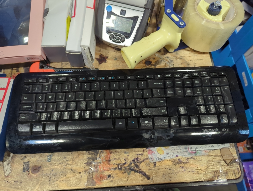 Microsoft Wireless Desktop. Wireless Keyboard and Mouse Combo. Snap-in USB Transciever.