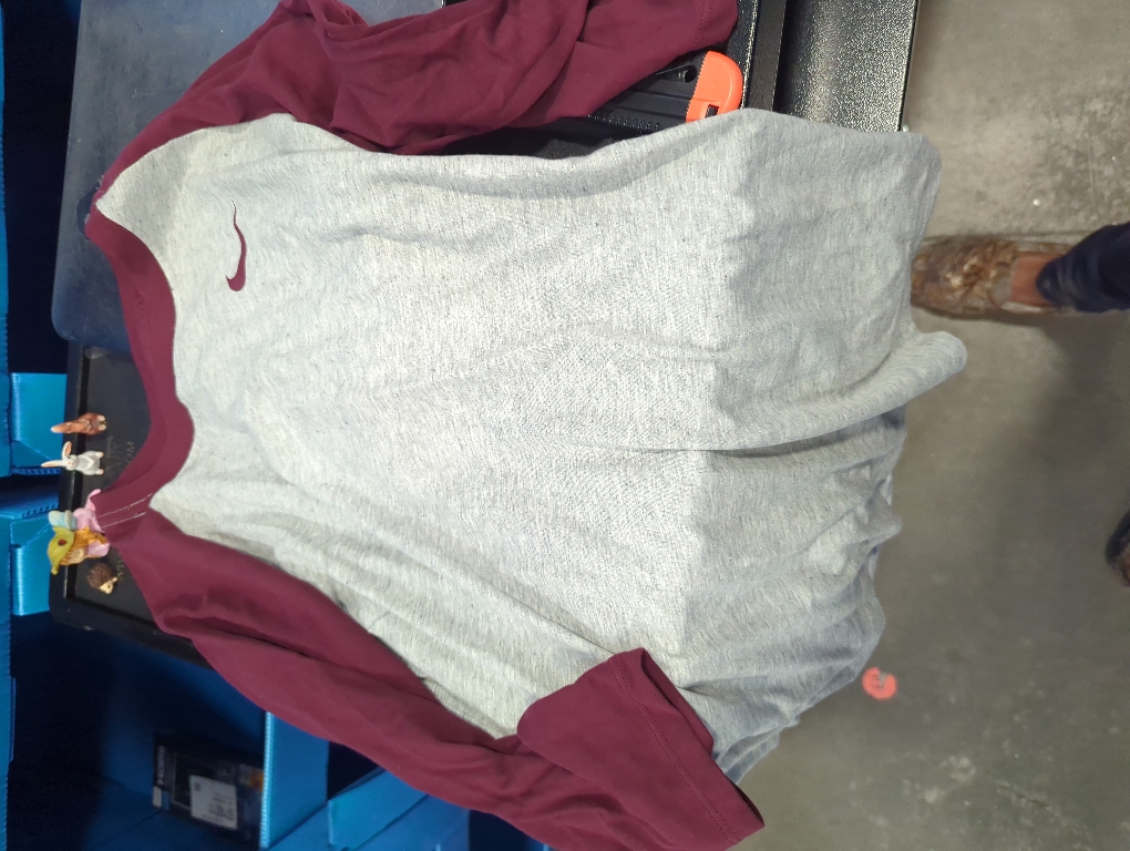 Size/S red& grey Nike long sleeve