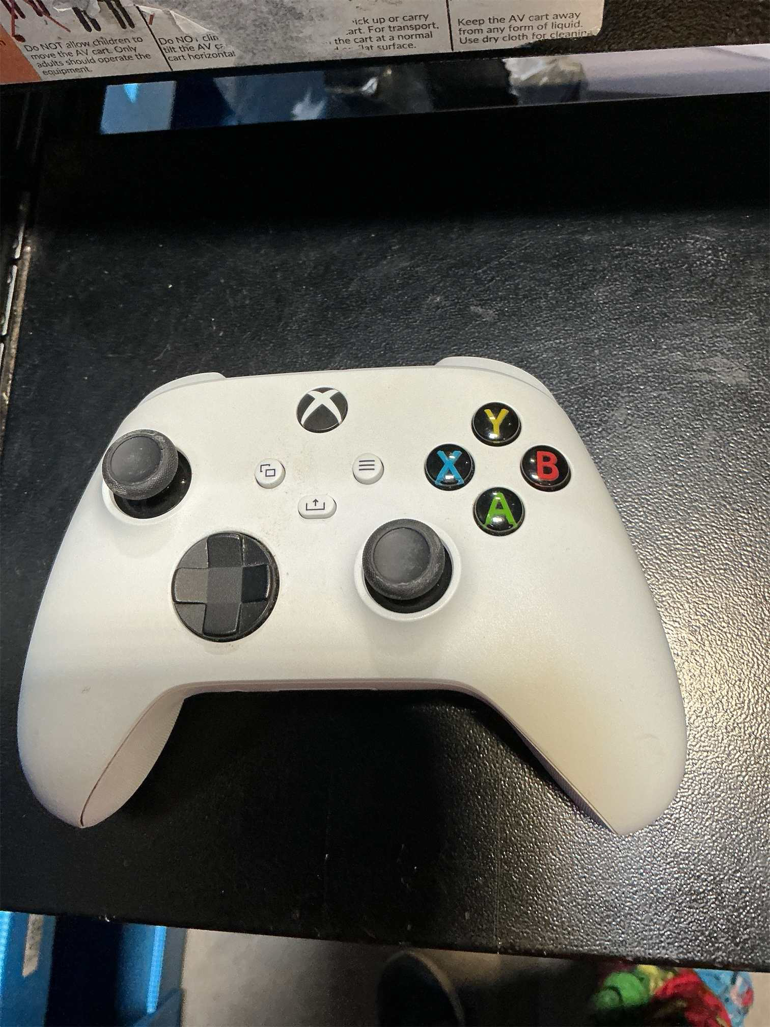 Xbox Wireless Gaming Controller (2025) – Robot White – Play on Xbox, Windows, Android, iOS, FireTV Sticks, Smart TVs, VR Headsets