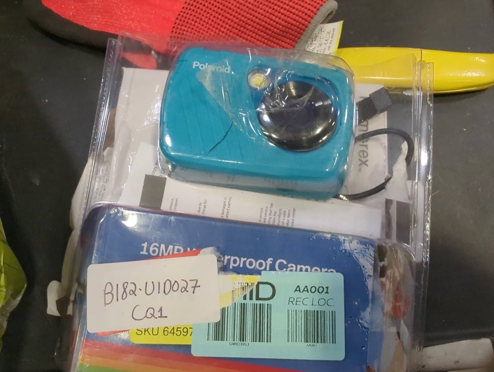 Polaroid IS048 Waterproof Instant Sharing 16 MP Digital Portable Handheld Action Camera, Teal