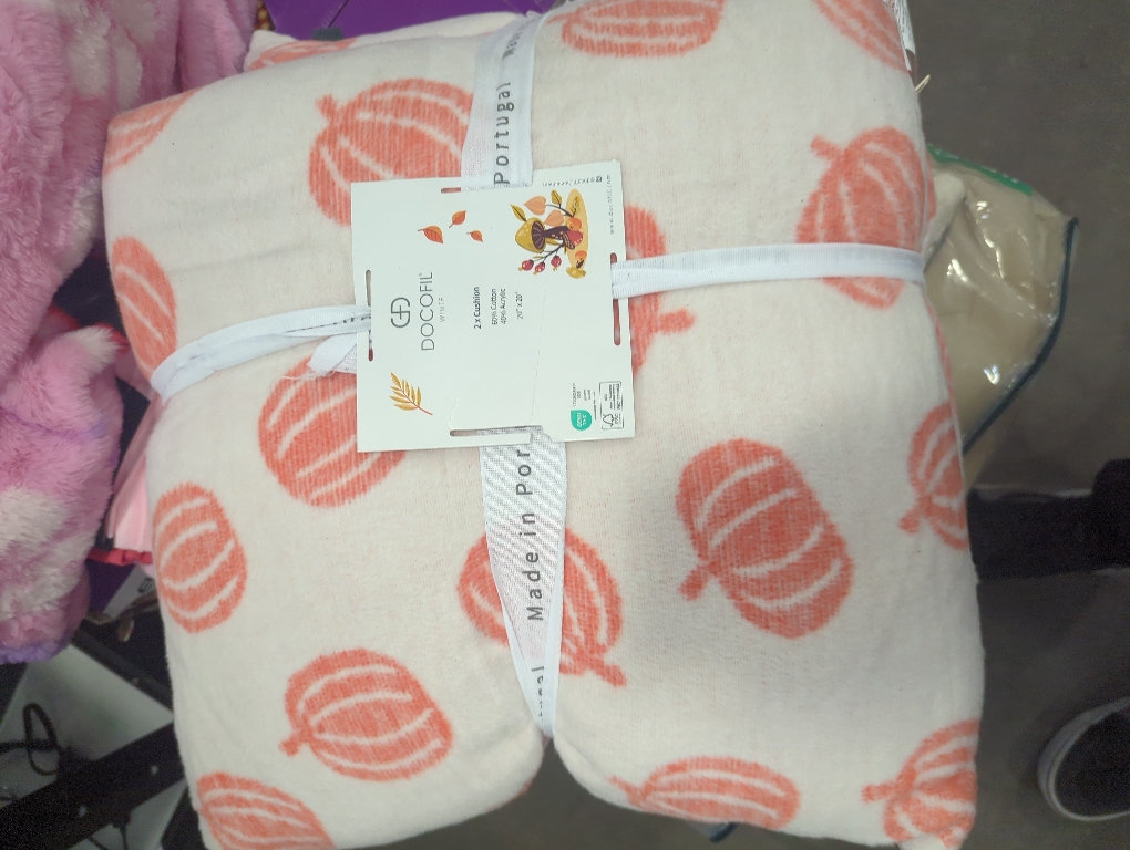 Docofil White 20 x 20 Pumpkin Cushions