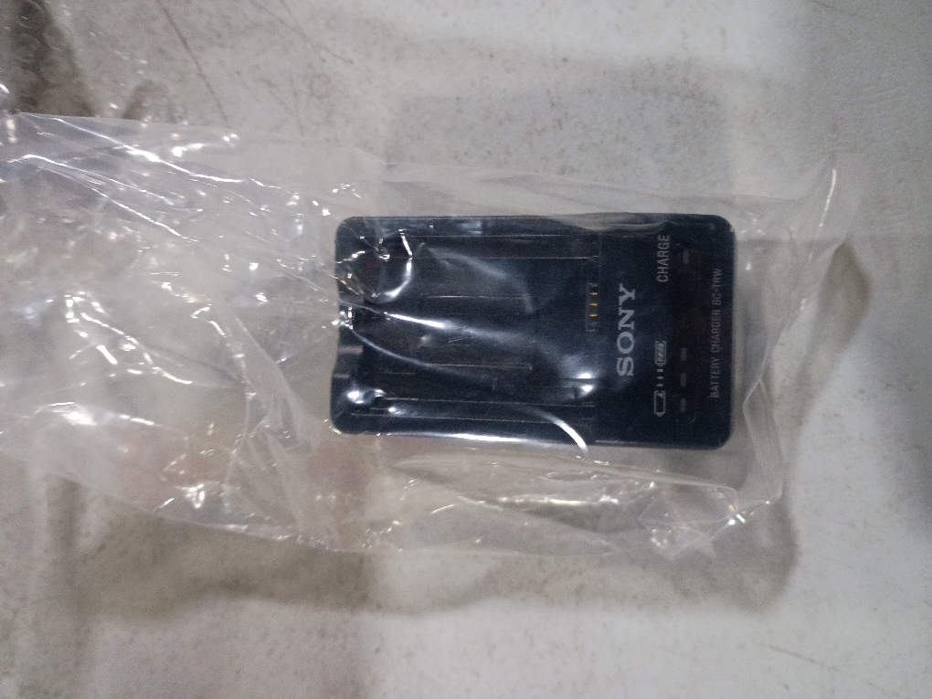 Sony BC-TRW Compact 100/240V Quick Charger for NP-FW50 Battery