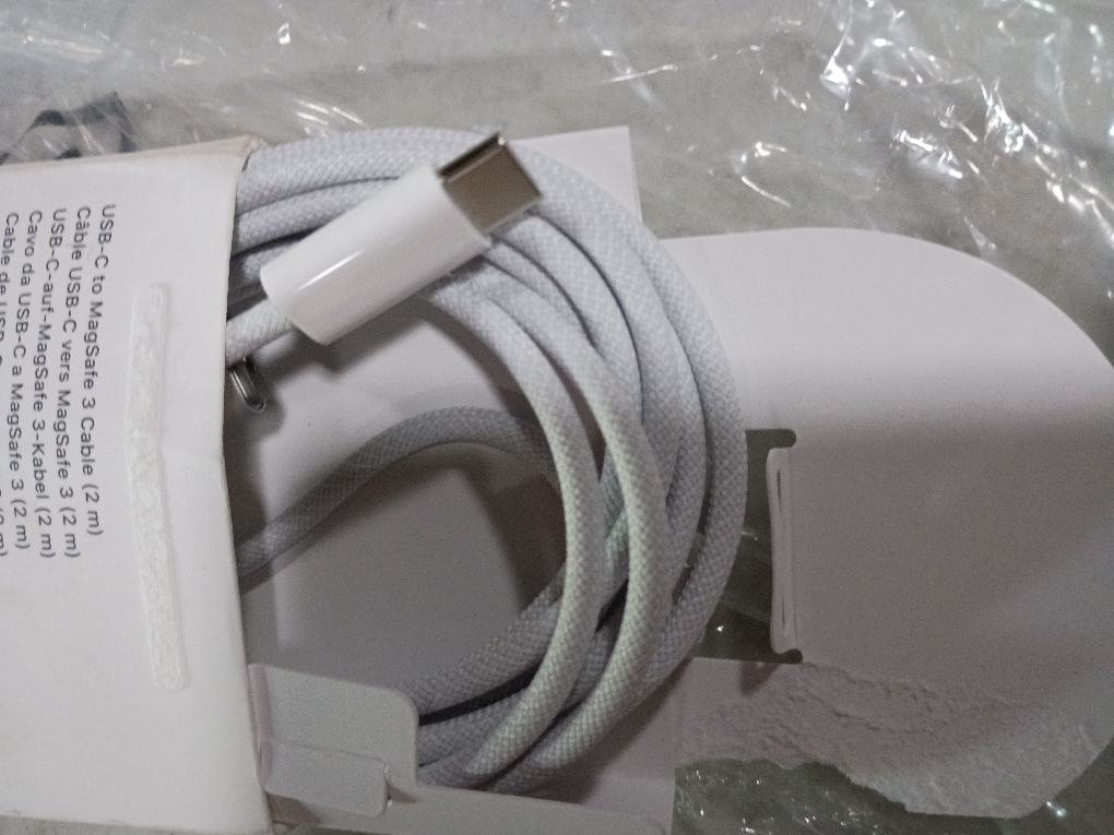 Apple USB-C to Magsafe 3 Cable (2 m)
