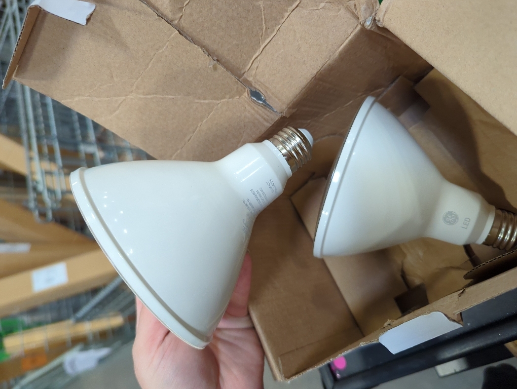 LED Flood Light Bulbs, PAR38 Outdoor Flood Light Bulb 5000K,13W 100W Equivalent, Daylight White LED Floodlight Dimmable, Waterproof for Porch Yard Garage, E26 Base, 15,000 Hrs, 2 Pack