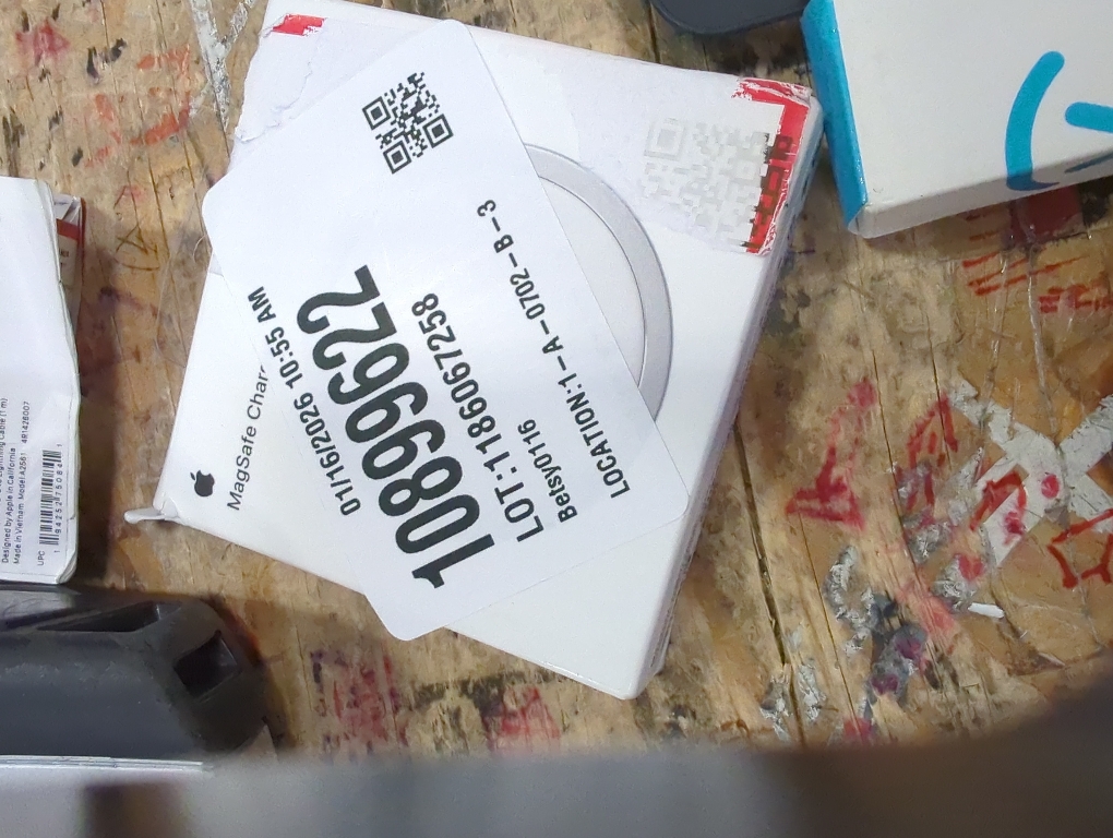 Apple MagSafe Charger - Wireless Charger with Fast Charging Capability, Compatible with iPhone and AirPods